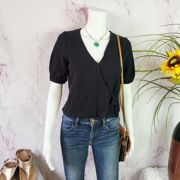 Madewell Black Blouse with Chic Silhouette - Picture 2 of 7